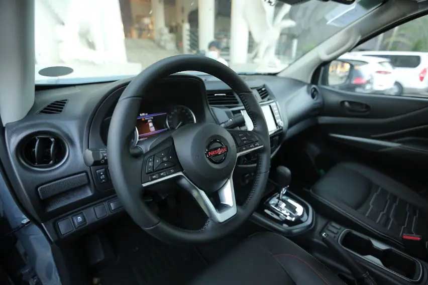 Nissan-Navara-dashboard