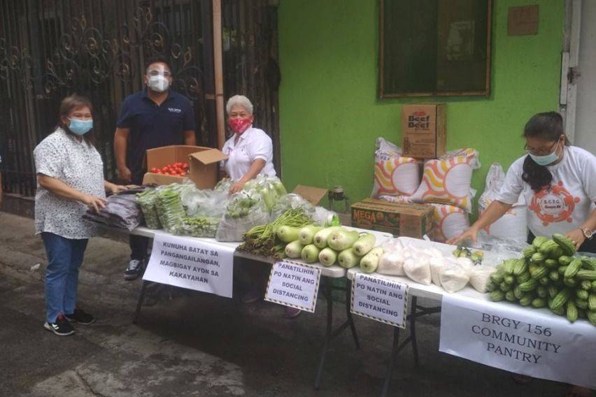 NLEX Corporation helping a community pantry in Caloocan