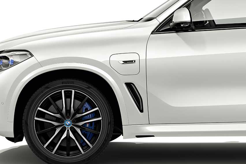 BMW-X5-Plug-in-Hybrid-FSC-certified-Pirelli-tires-5