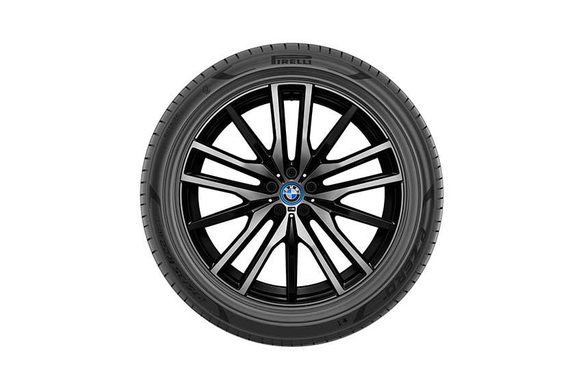 BMW-X5-Plug-in-Hybrid-FSC-certified-Pirelli-tires-4