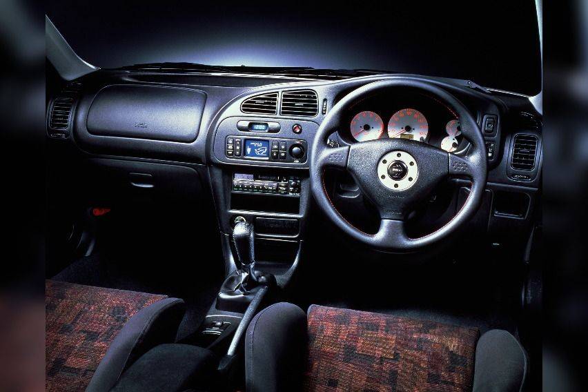 Mitsubishi-Lancer-Evo-IV-interior