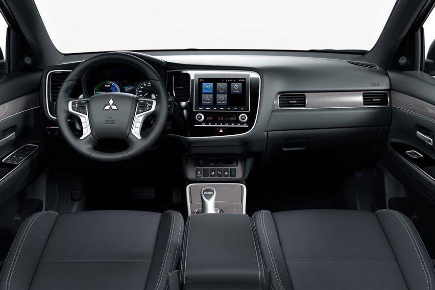 outlander-phev-interior