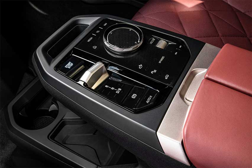 bmw-ix-xdrive50-interior-1