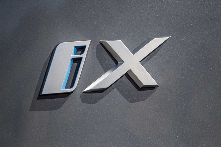 bmw-ix-xdrive50-badge