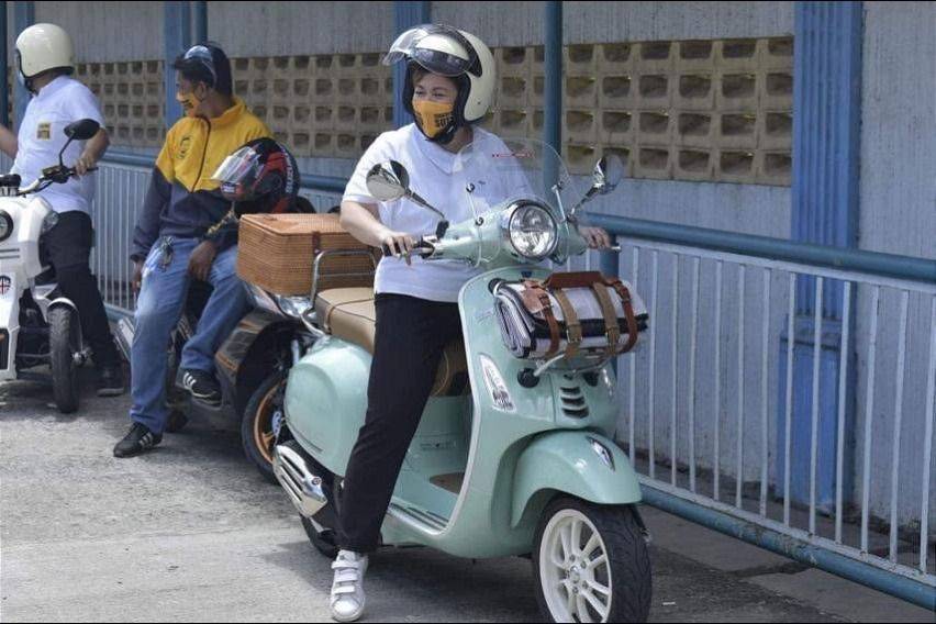 Nina-Sotto onboard her Vespa Primavera Pic Nic