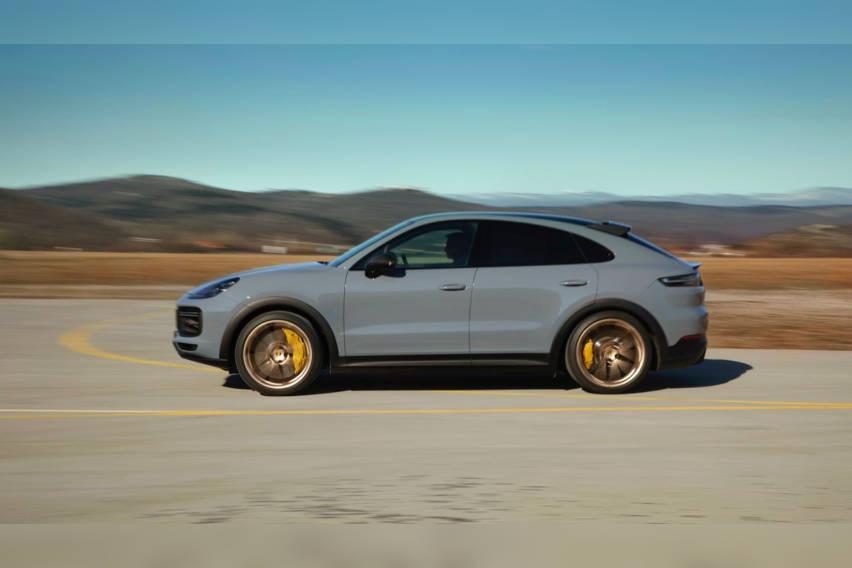 2022-Porsche-Cayenne-Turbo-GT-3