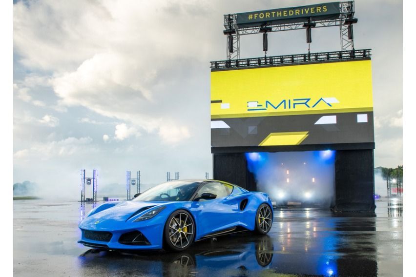 Lotus presents its last gasoline-powered car, the Emira 