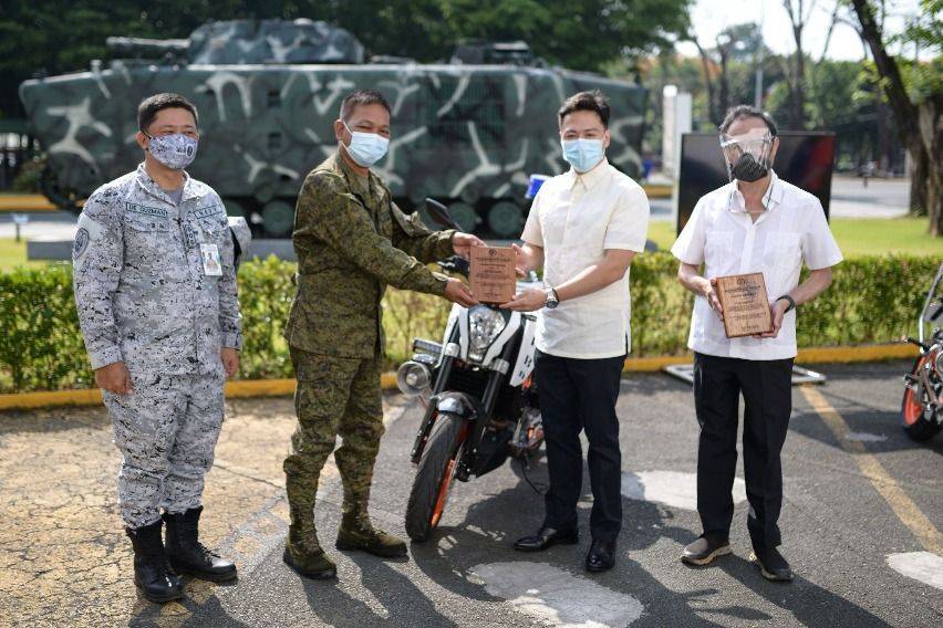 Delbros Group hands over 12 KTM Duke 390 units to PNP, AFP