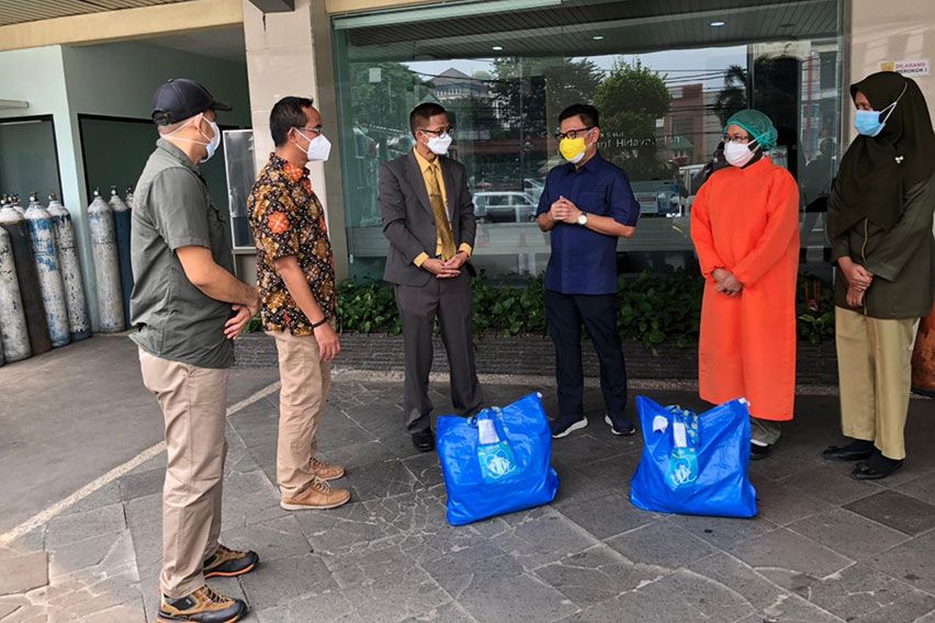 Yayasan AHM dan IKALUIN Salurkan Bantuan 900 Paket untuk Nakes di Tangsel dan Bogor Yayasan AHM dan IKALUIN Salurkan Bantuan 900 Paket untuk Nakes di Tangsel dan Bogor