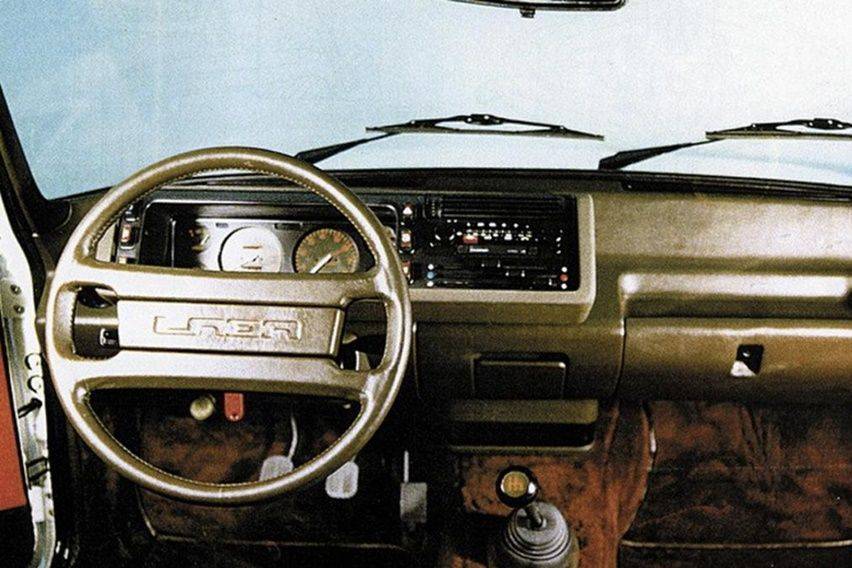 Lada Porsche interior