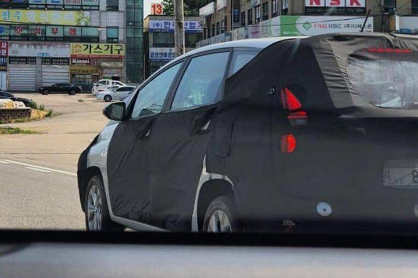 Hyundai Stargazer spy shot