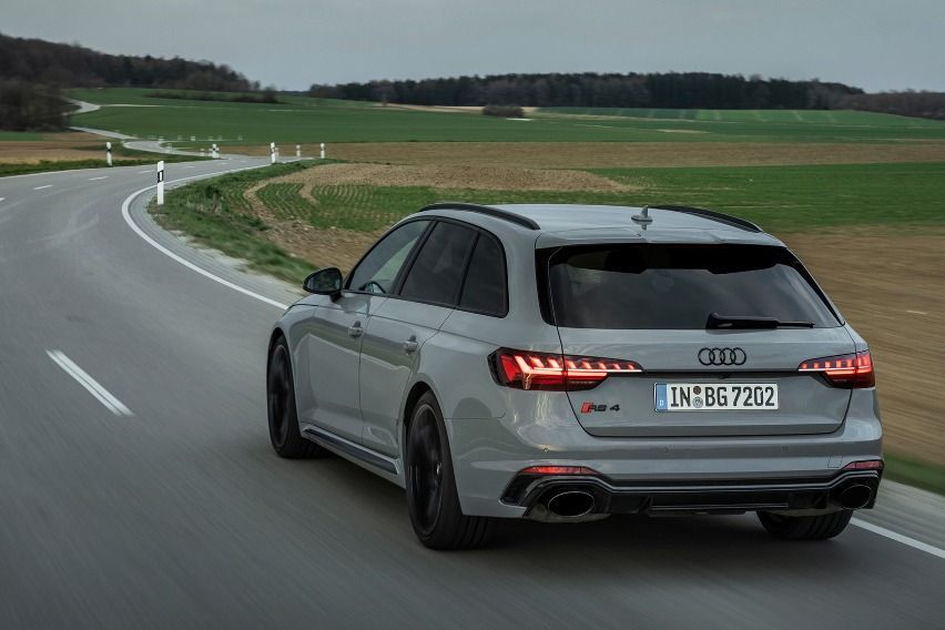 Here are the specs of the Audi RS 4 Avant