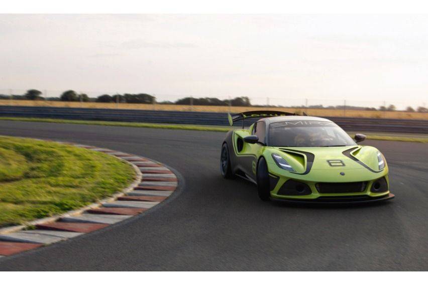 Lotus-Emira-GT4