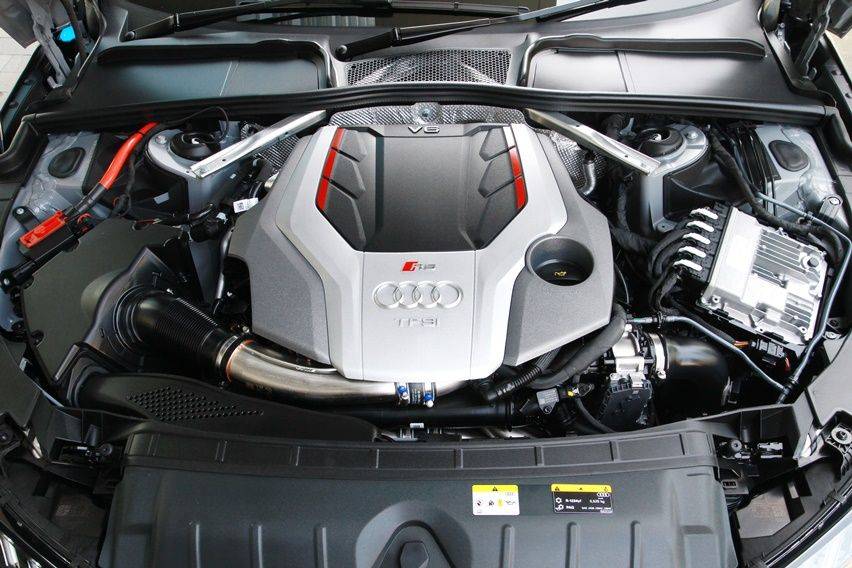 Audi RS4 Avant engine