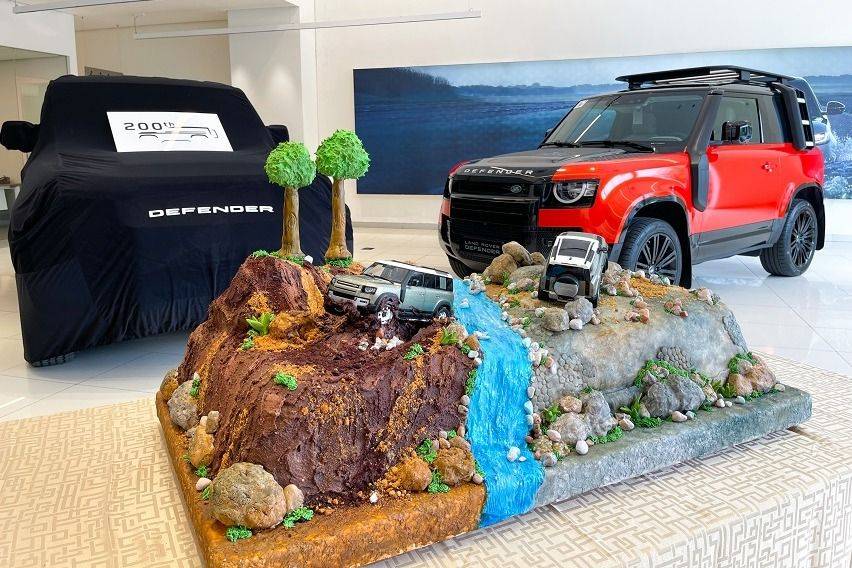 Land Rover Defender-themed cake