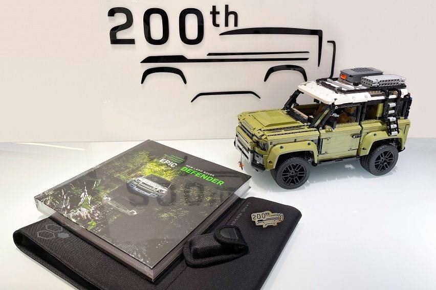 Customer kit for the 200th Land Rover Defender owner