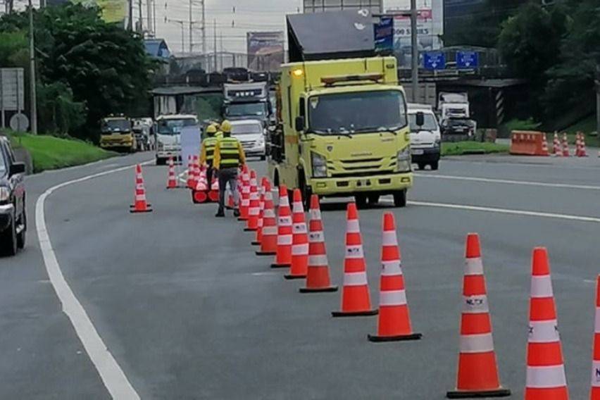 NLEX teams set up cones to guide motorists