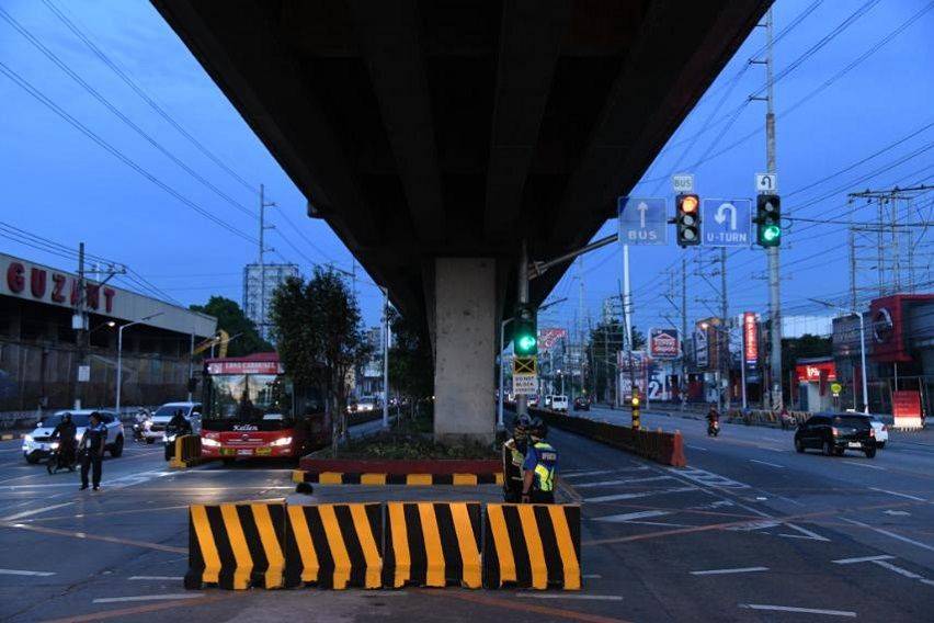 newly installed traffic lights along EDSA