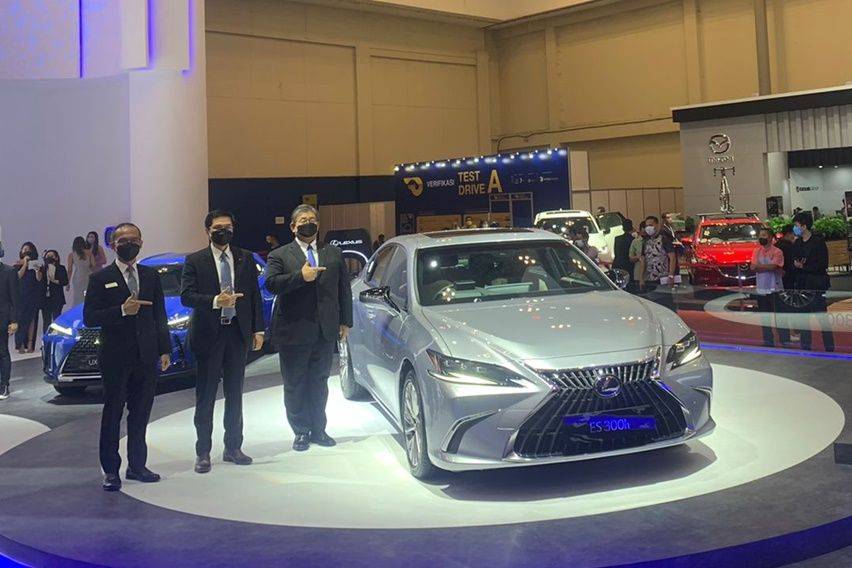 Lexus ES hybrid