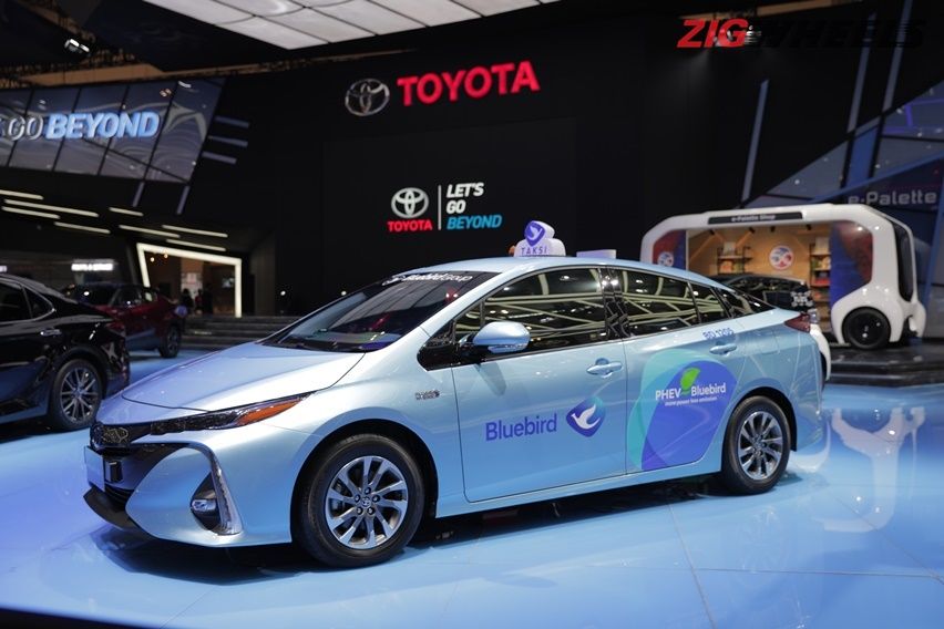 Armada Ramah Lingkungan Terbaru Taksi Blue Bird Pakai Toyota Prius PHEV prius blue bird