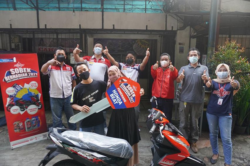 Federal Oil Bagi-Bagi Sepeda Motor dan Logam Mulia di Program SOBBER Federal Oil