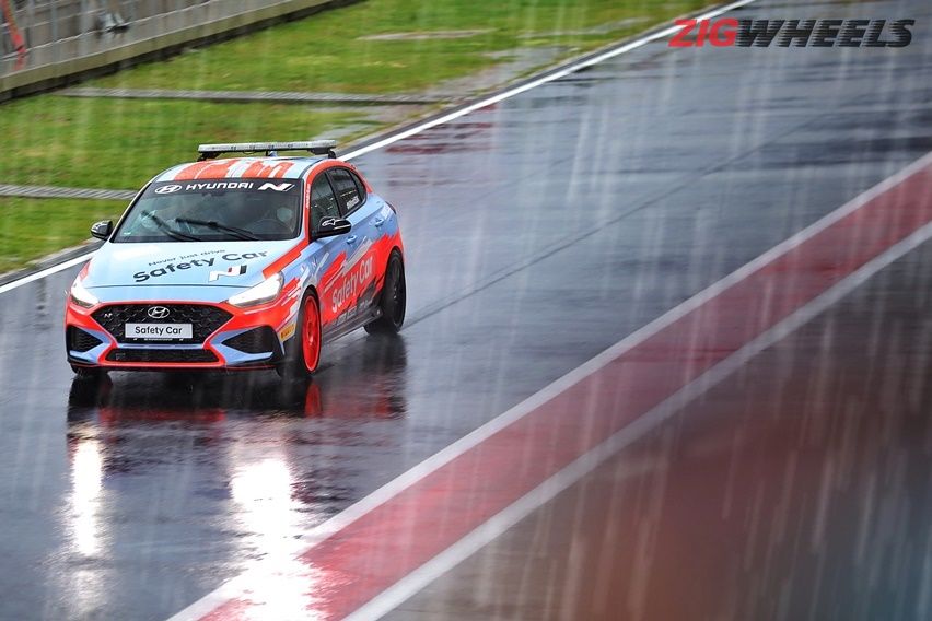 Batal Menjajal Hyundai i30 Fastback N Safety Car Gara-gara Cuaca Buruk Batal Menjajal Hyundai i30 Fastback N Safety Car Gara-gara Cuaca Buruk