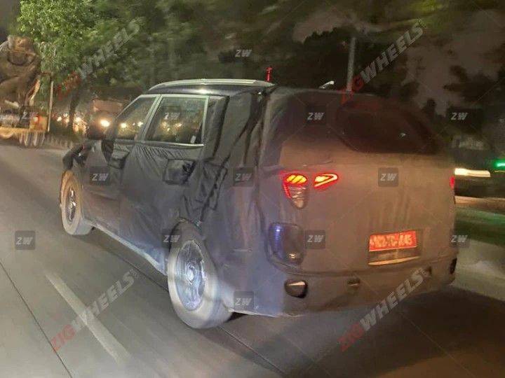 Kia carens spy shot