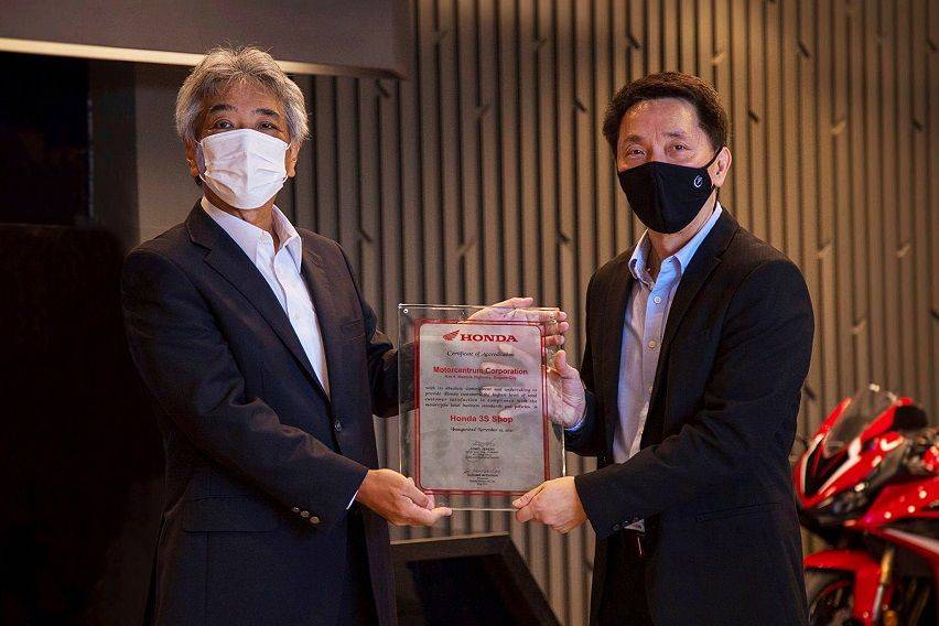 Wall marker turnover from HPI President Susumu Mitsuishi