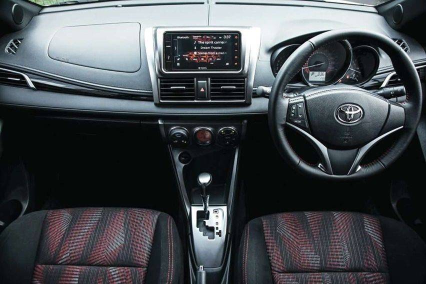 interior yaris heykers