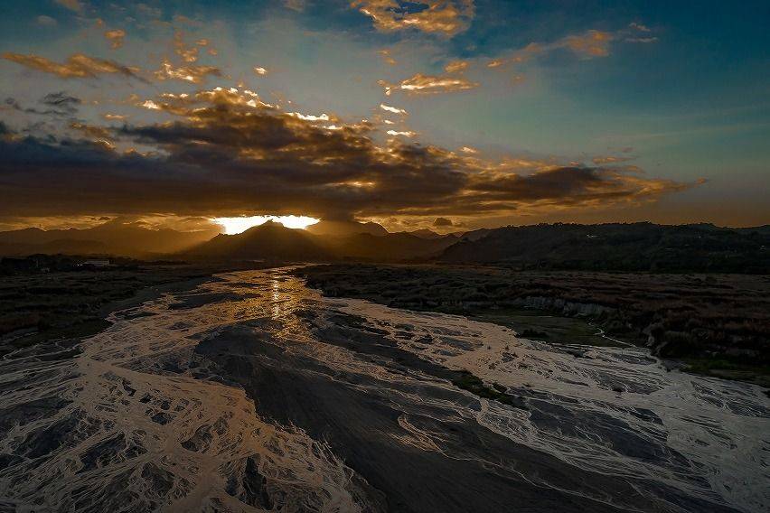 Ardie Lopez Embrace Extraordinary photosArdie Lopez Embrace Extraordinary photo of the Mt. Pinatubo