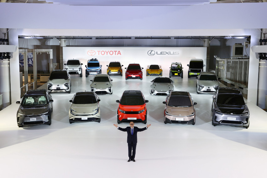 Toyota Kenalkan 16 Mobil Listrik untuk Rencana sampai 2030 Akio-Toyoda-1