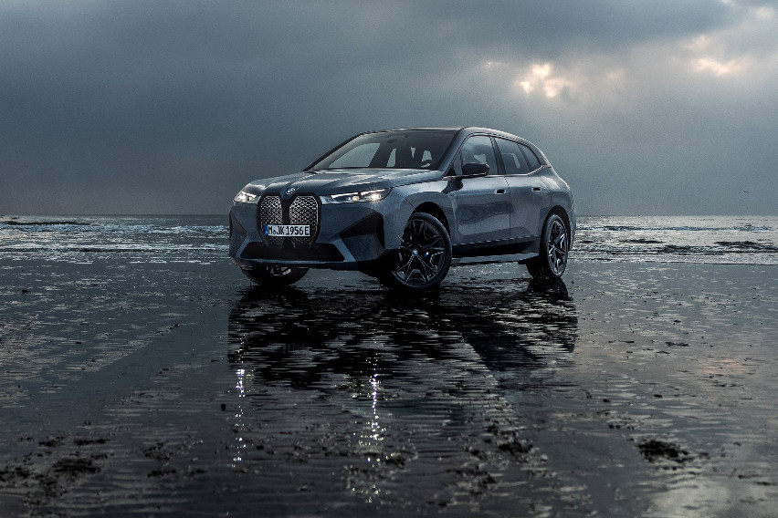 BMW merges 'best of 3 worlds' with iX M60 bmw-ix-m60