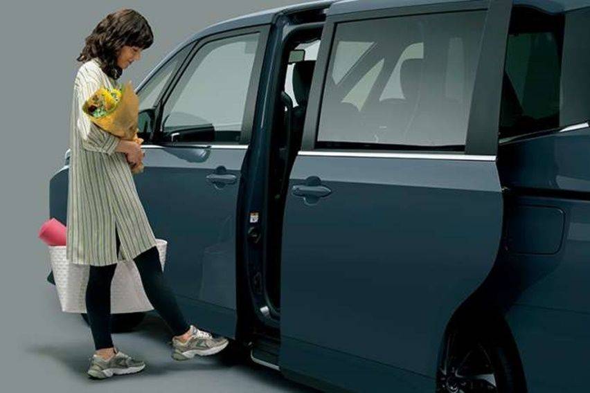 2022 toyota voxy
