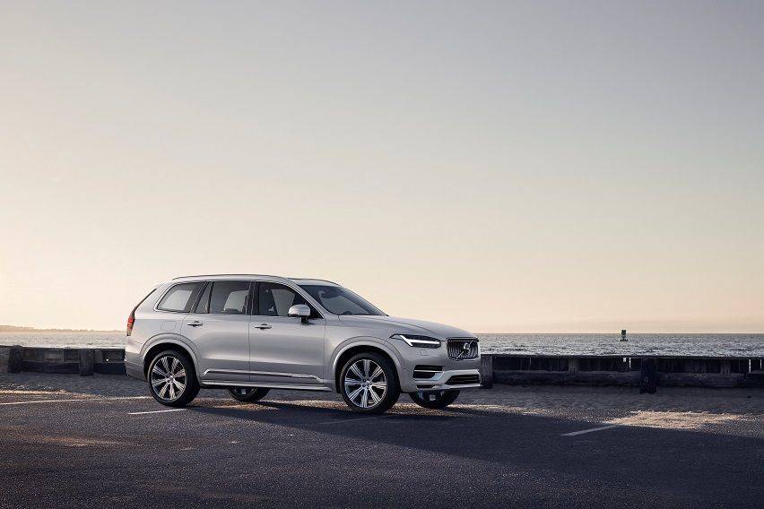 XC90 Plug-In Hybrid Inscription T8 in Birch Light Metallic