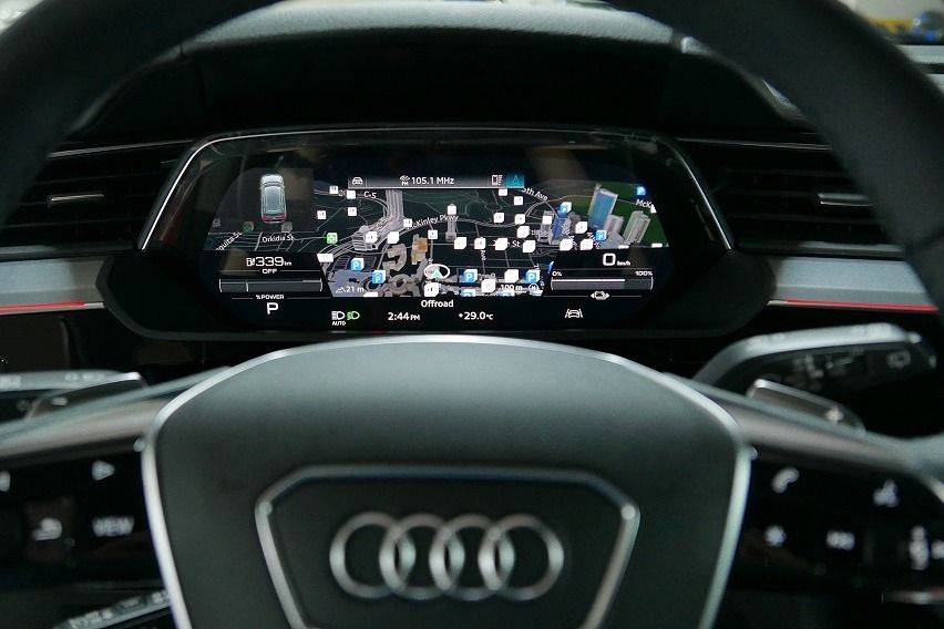 Audi e-tron SUV virtual cockpit