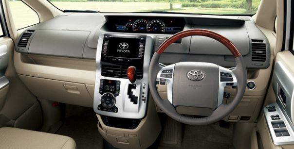 interior toyota nav1