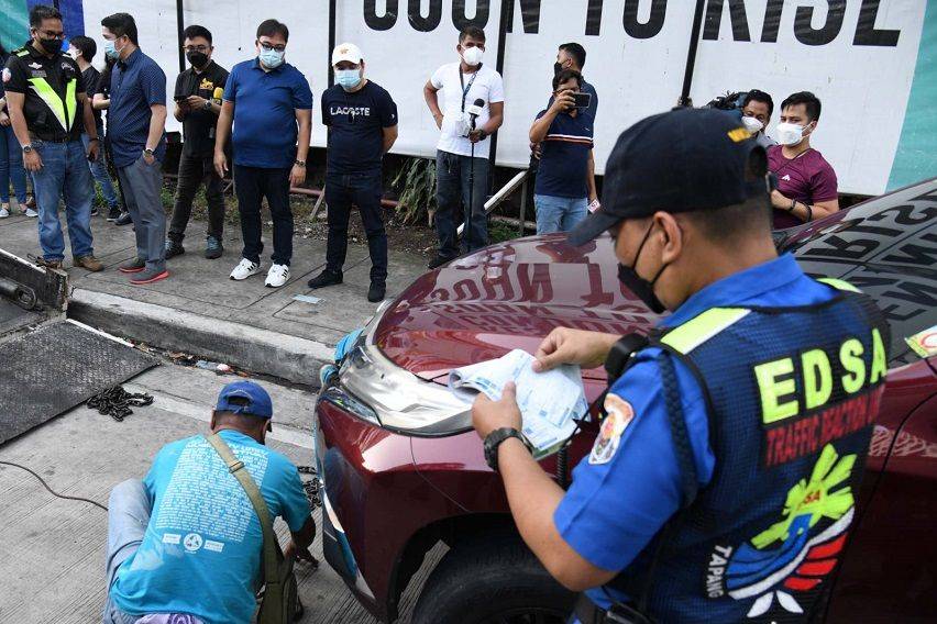 MMDA clearing ops along Mabnuhay Lanes