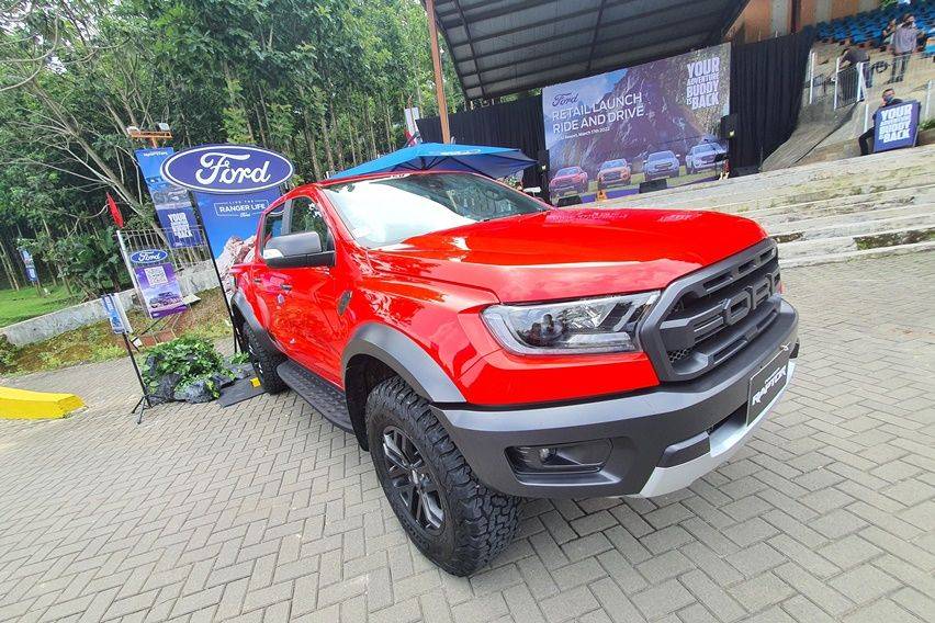 Ford F-150 Raptor SuperCrew Tampil Macho