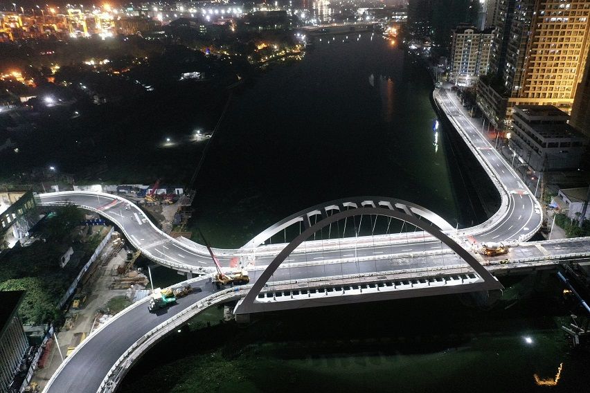 DPWH lights up Binondo-Intramuros Bridge as completion nears Intramuros-Binondo Bridge project