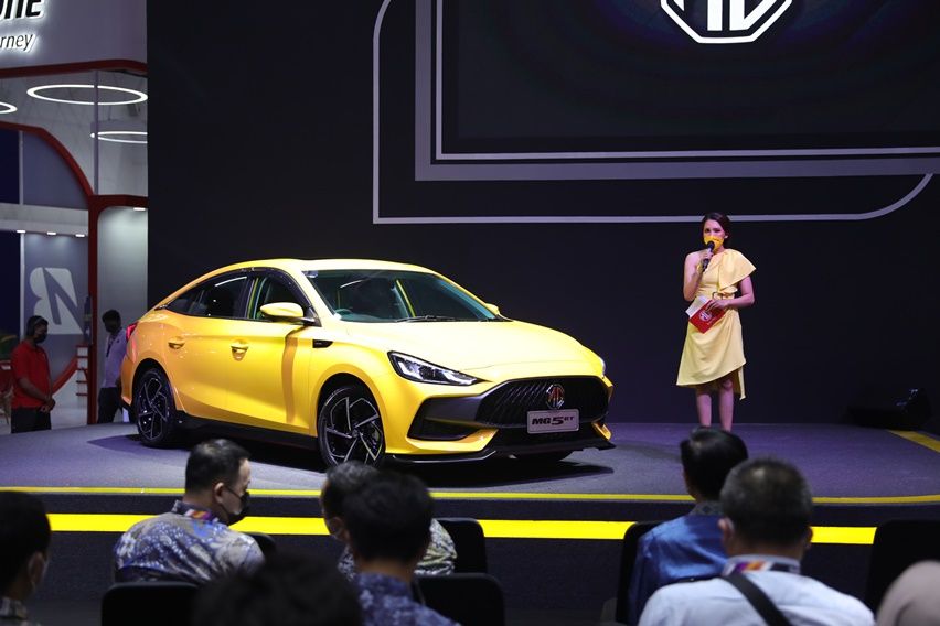 FIRST DRIVE: MG 5 GT, Sedan Coupe Cocok Untuk Milenial