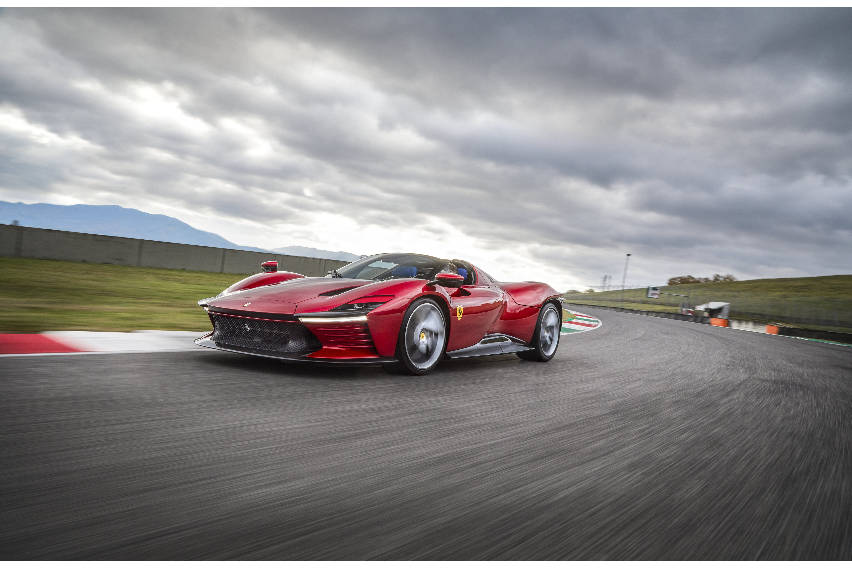 ferrari-wins-red-dot-awards