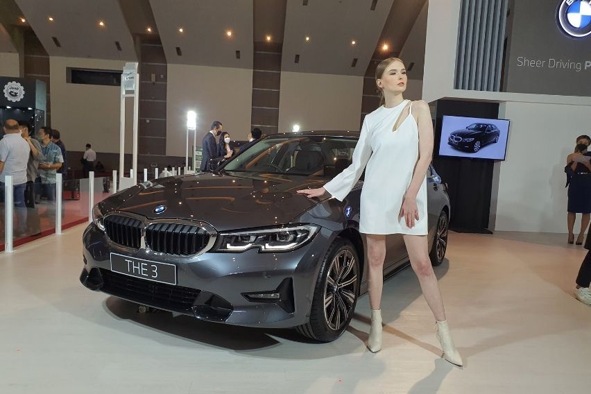 IIMS Hybrid 2022: BMW Indonesia Menghadirkan New 3 Series BMW 320i Sport