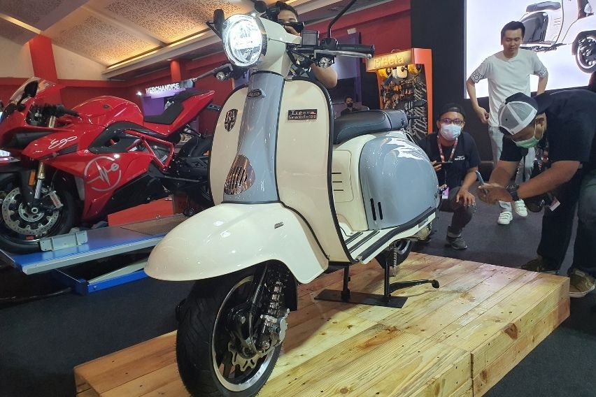 Skuter Klasik Royal Alloy TG150 Diperkenalkan di IIMS Hybrid 2022 Skuter Klasik Royal Alloy TG150 Diperkenalkan di IIMS Hybrid 2022