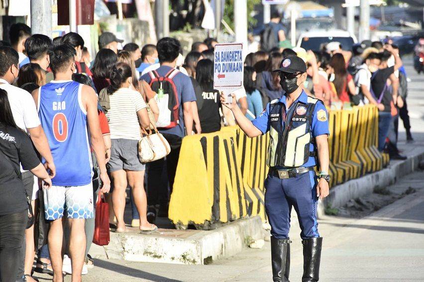 MMDA's Libreng Sakay along Commonwealth-Litex stretch