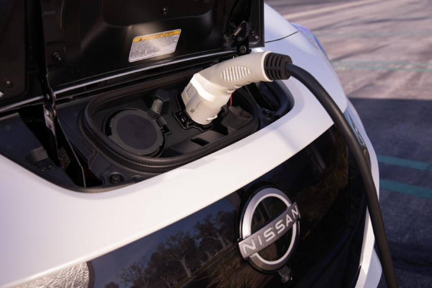 2023-nissan-leaf-4
