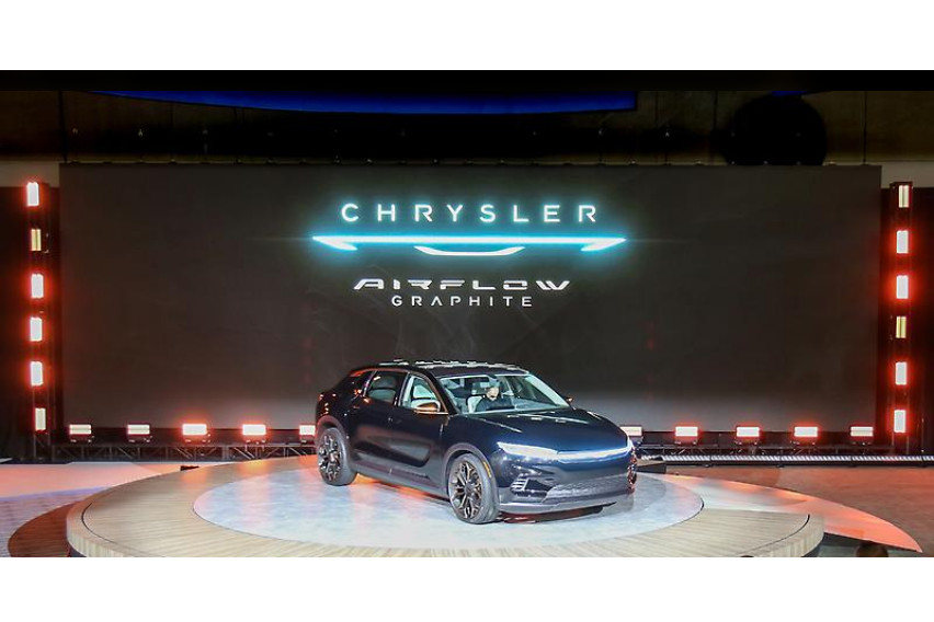 Chrysler Airflow Graphite Concept breaks cover at NYIAS 2022 Chrysler Airflow Graphite Concept breaks cover at NYIAS 2022