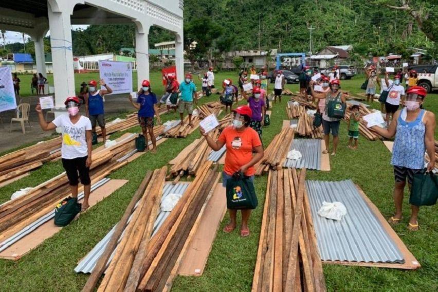 HFI beneficiaries during relief operations in Catanduanes