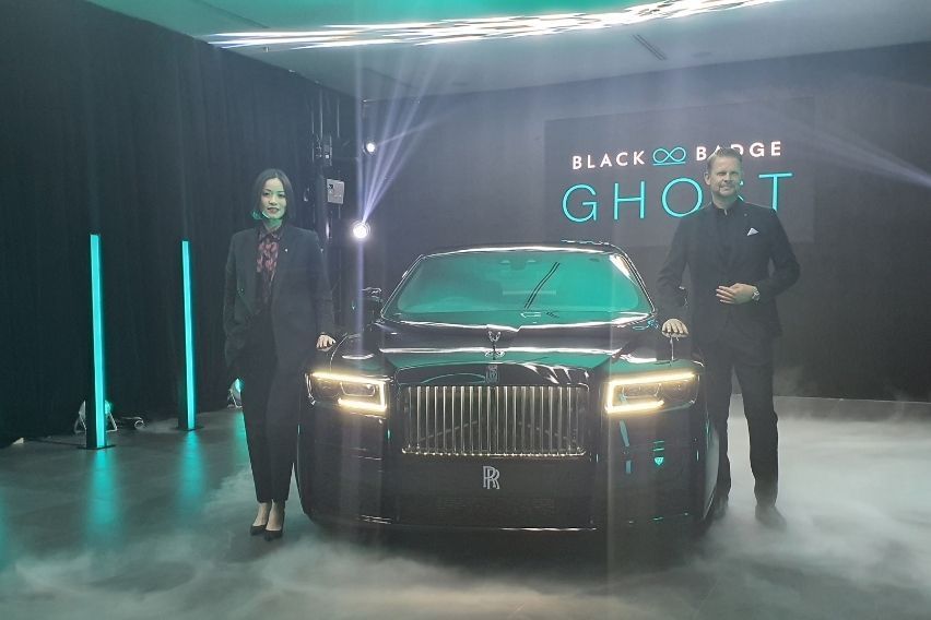 Rolls-Royce Black Badge Ghost Sapa Para Konglomerat Indonesia