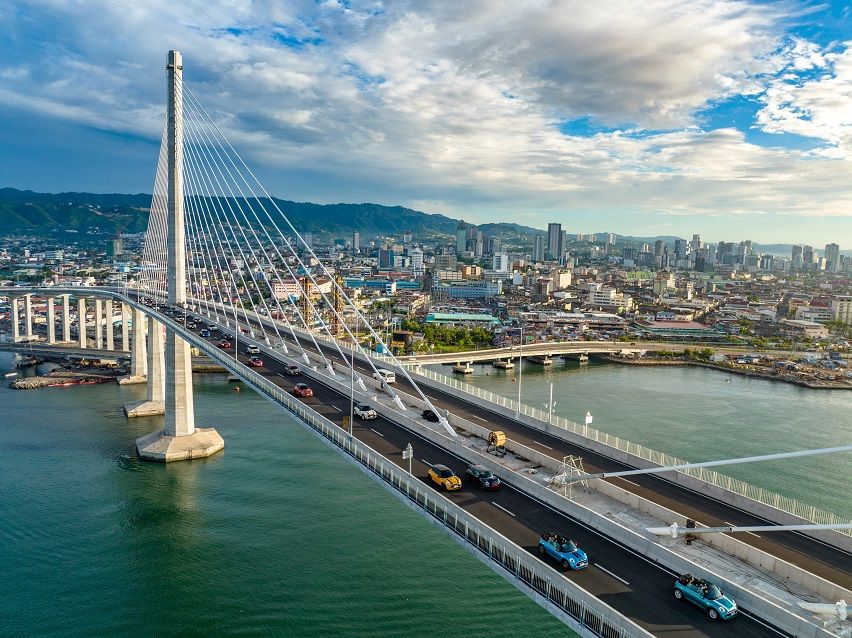 Mini PH initiates string of activities in Cebu with Breakfast Drive through CCLEX Mini vehicles at CCLEX