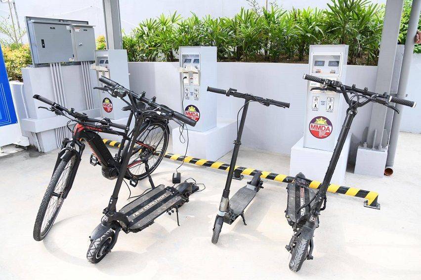 Solar charging station for e-bikes and e-scooters